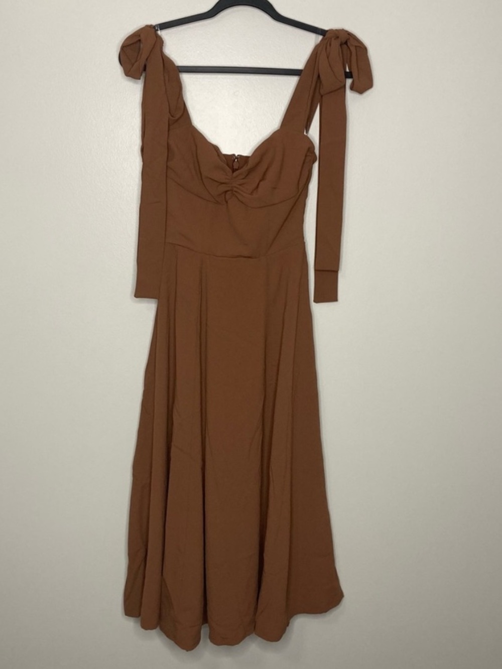 HOUSE OF CB 'Alicia' Cocoa
Midi Sundress - Picture 8 of 8